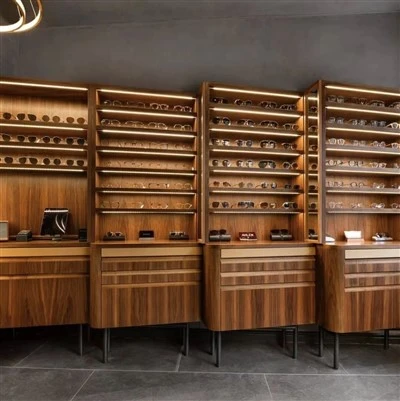 Magazen Sunglass an bwa Mèb vitrin